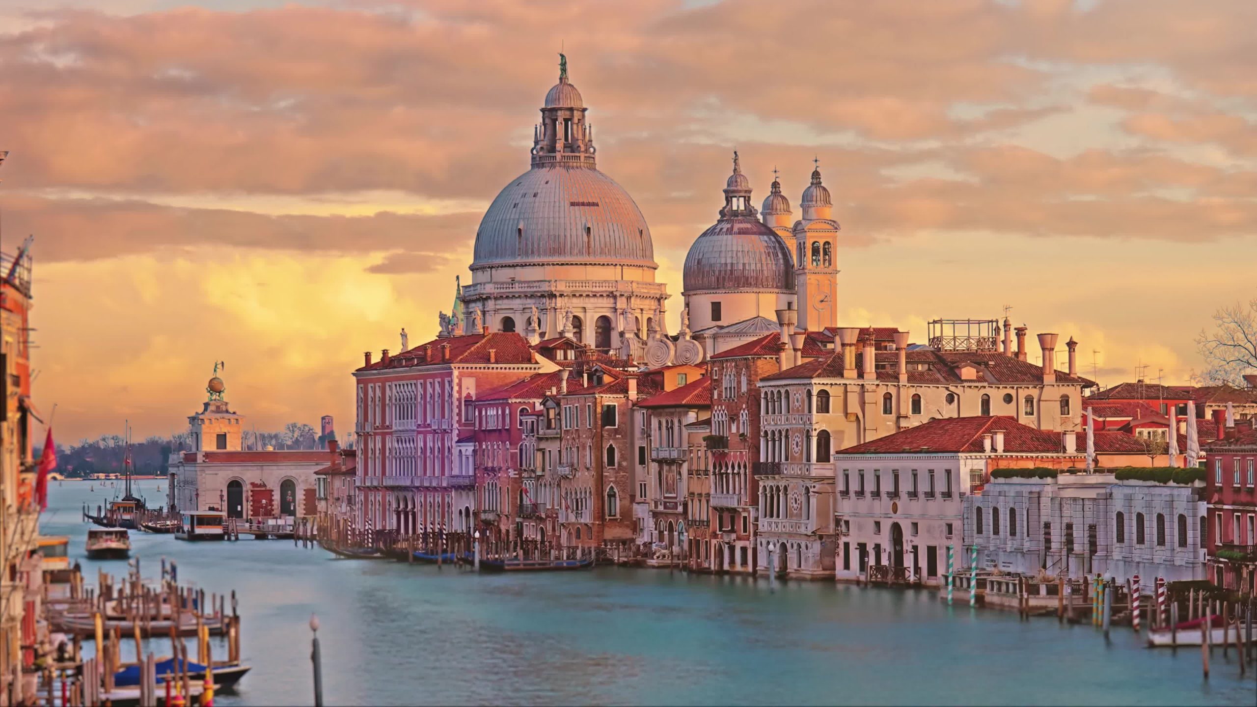 Timelapse of sunset in Venice