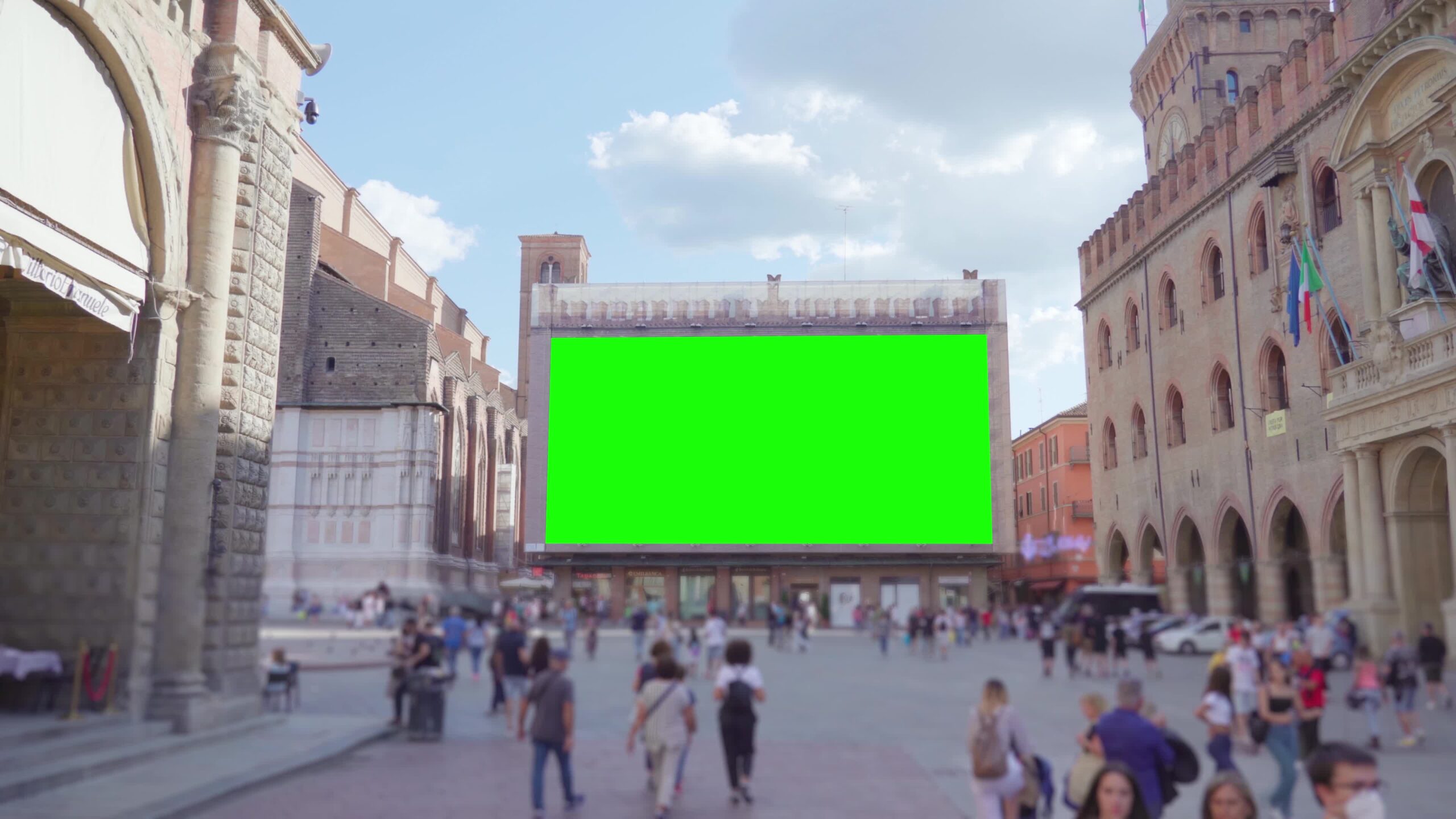 Lo schermo mostra le informazioni sulla piazza centrale Piazza Maggiore