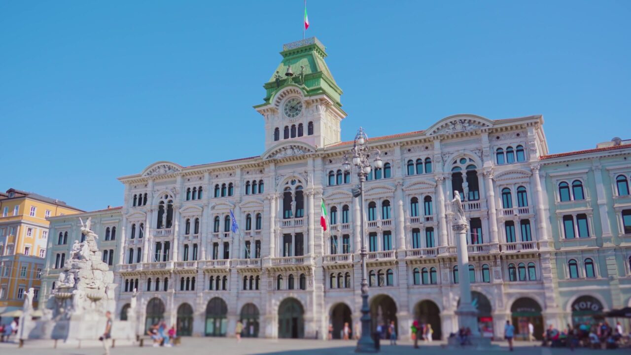 Municipio di Trieste sulla piazza principale della città storica